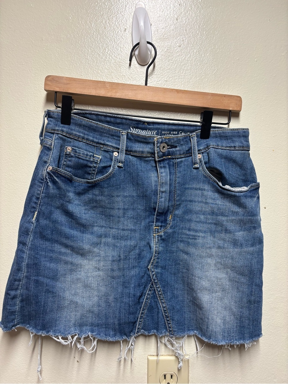 Signature Levi Strauss High Rise Skirt Sz 4/27 Womens Denim Stretch Distressed
